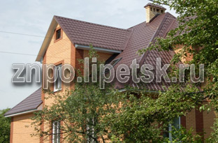 Кровля жилого здания из металлочерепицы
