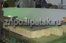 Процесс склейки металлических облицовок и ваты